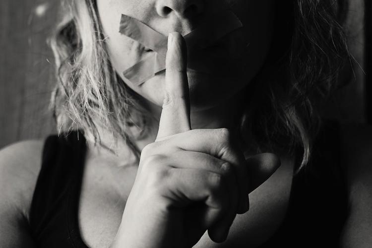 Est-ce qu’il me harcèle ? Réponses aux questions courantes